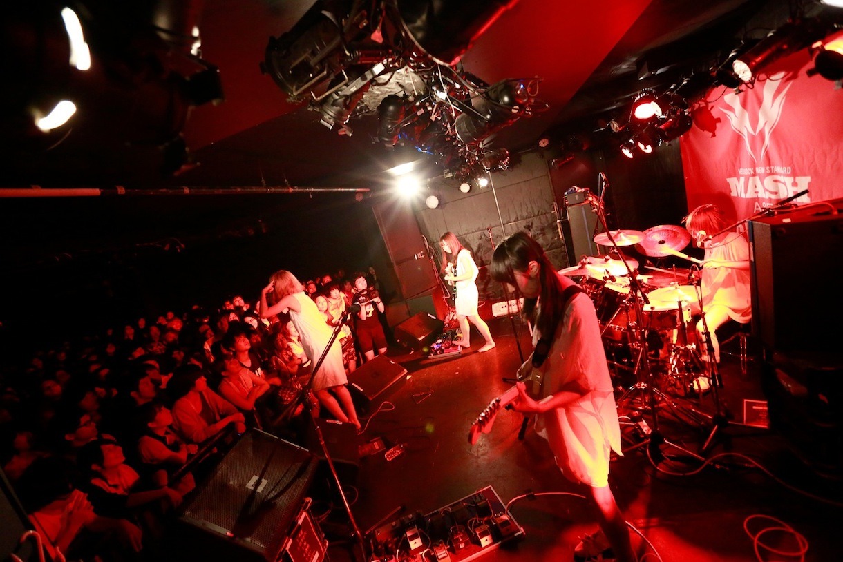 「MASH A&R presents MASH FIGHT! -Vol.1.5-夏のセミファイナル！」東京公演での赤い公園。（撮影：Viola Kam [V'z Twinkle]）