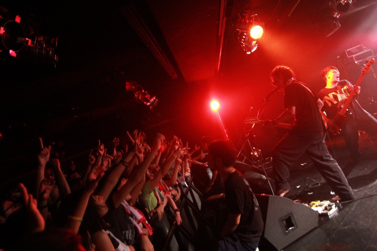 「MASH A&R presents MASH FIGHT! -Vol.1.5-夏のセミファイナル！」大阪公演に出演したアルカラ。（撮影：迫田ひとみ）