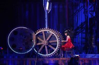 東李苑による「雨のピアニスト」演奏の様子。 (c)AKS