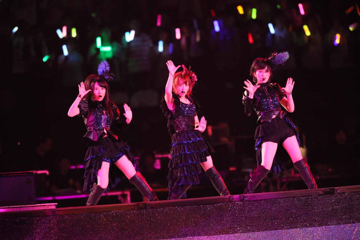 左から高柳明音、高橋みなみ、山本彩。 (c)AKS