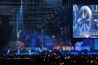 「雨のピアニスト」披露時の様子。 (c)AKS