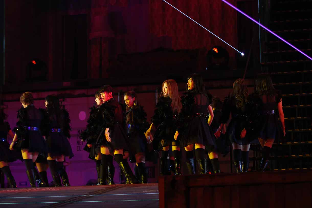 AKB48「UZA」披露時の様子。 (c)AKS