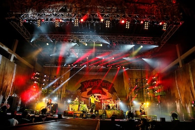 VAMPS「BEAST PARTY」8月11日公演の様子。（撮影：田中和子、岡田貴之）