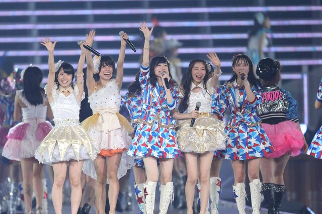 ファンに喜びを伝えるSKE48メンバー。 (c)AKS