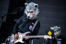 MAN WITH A MISSION「SUMMER SONIC 2013」出演時の様子。