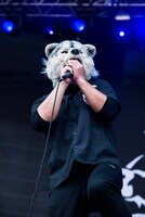 MAN WITH A MISSION「SUMMER SONIC 2013」出演時の様子。