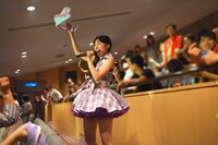 客席通路を駆け回る大黒柚姫