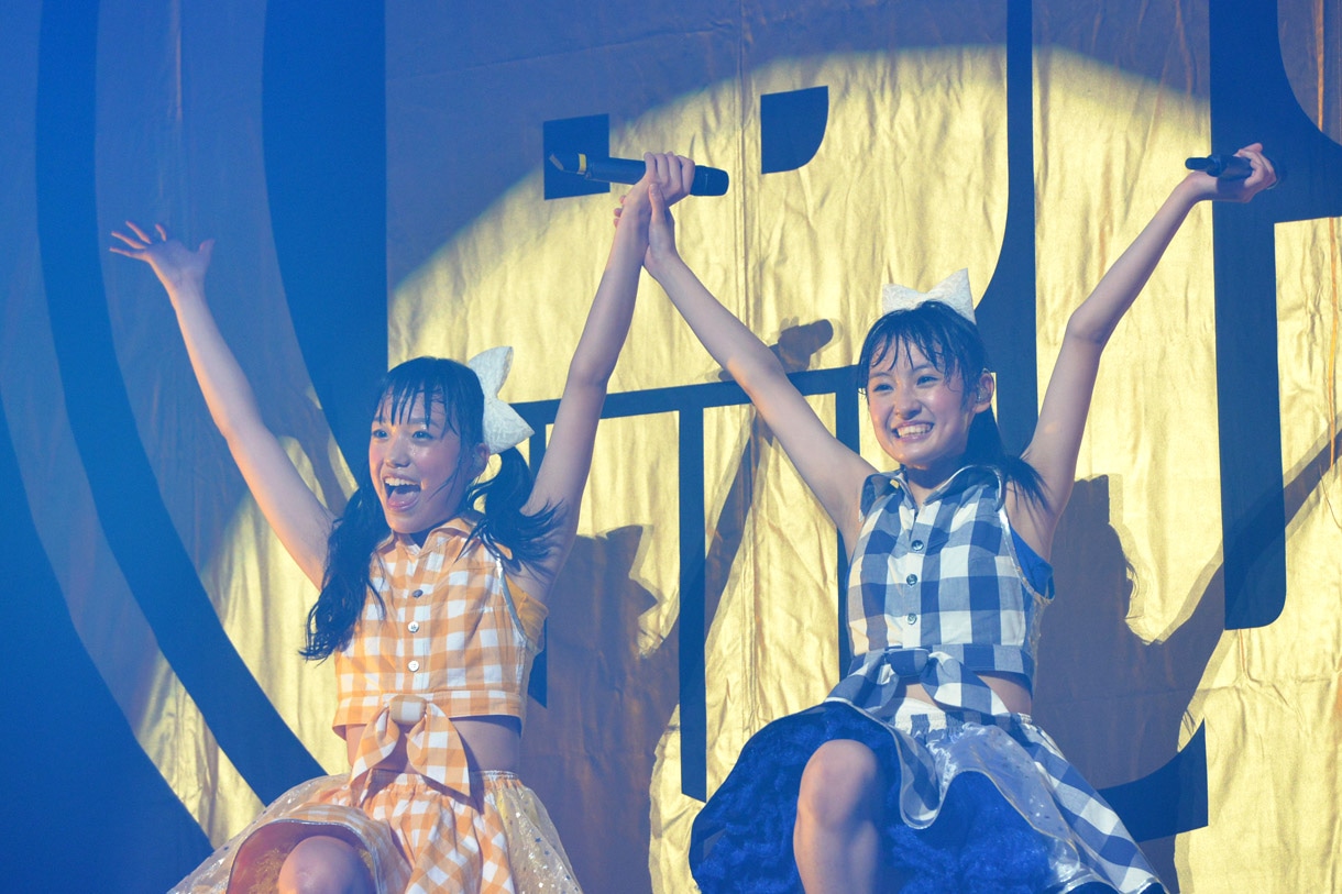 伊藤千由李（写真左）と咲良菜緒（右）。