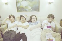 COMEBACK MY DAUGHTERS。左から2番目が高本和英。