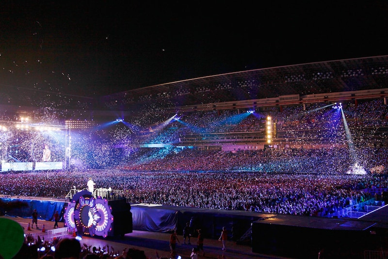 「東方神起 LIVE TOUR 2013～TIME～ FINAL in NISSAN STADIUM」の様子。