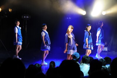 Dorothy Little Happy。写真は「定期ライヴ 2013 No.6」の様子。