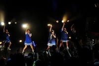 Dorothy Little Happy。写真は「定期ライヴ 2013 No.6」の様子。