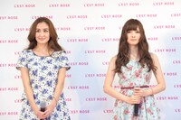 左からオードリー亜谷香と白石麻衣。