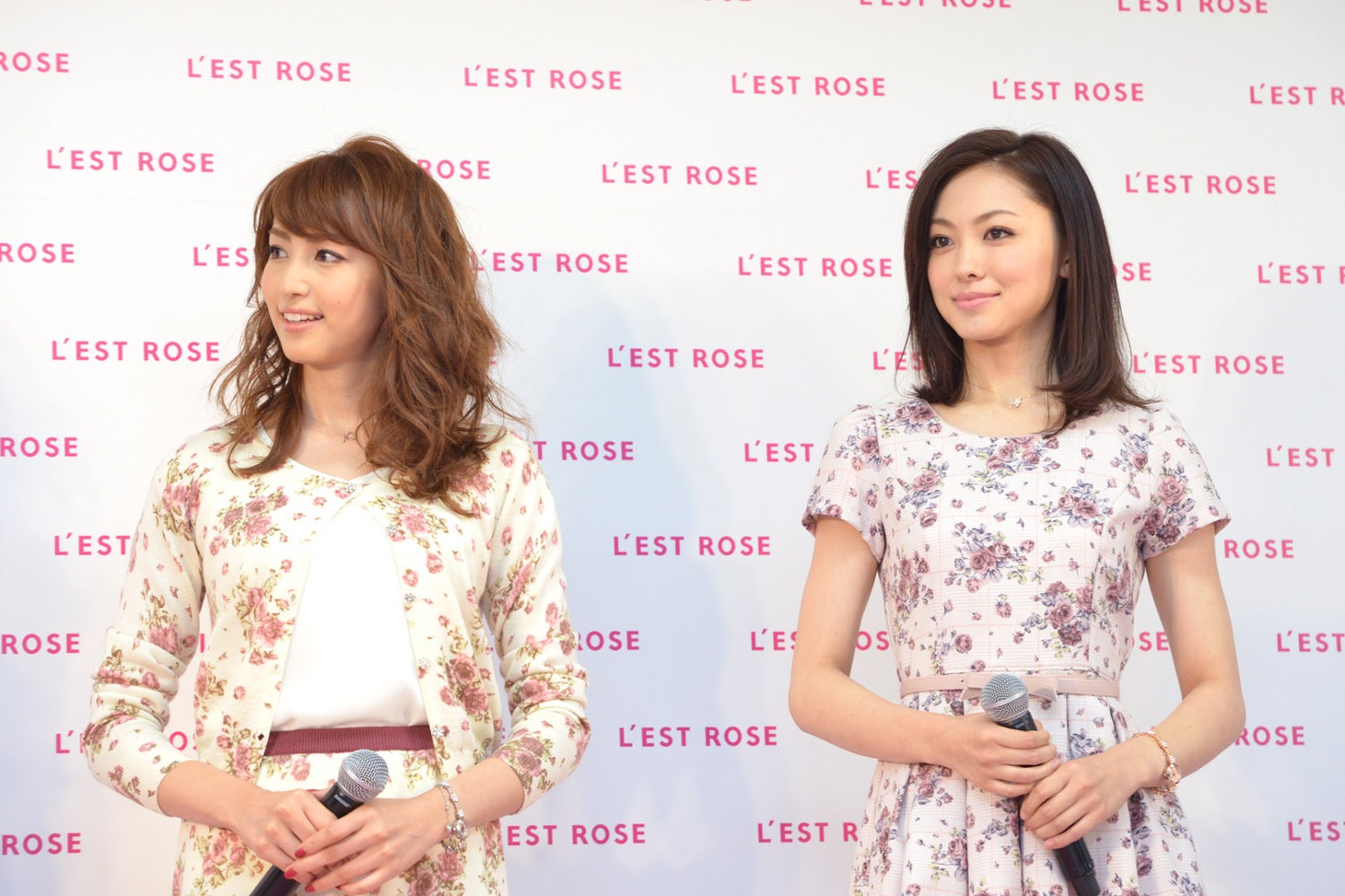 左から有村実樹、徳澤直子。