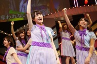 生田絵梨花（中央）