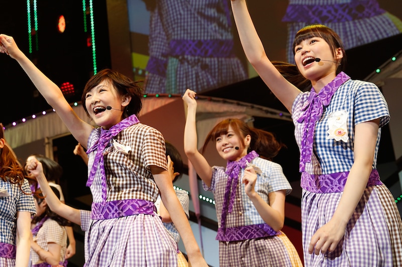 生駒里奈、生田絵梨花（前列左から）