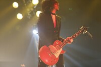 THE BAWDIESのJIM（G）。