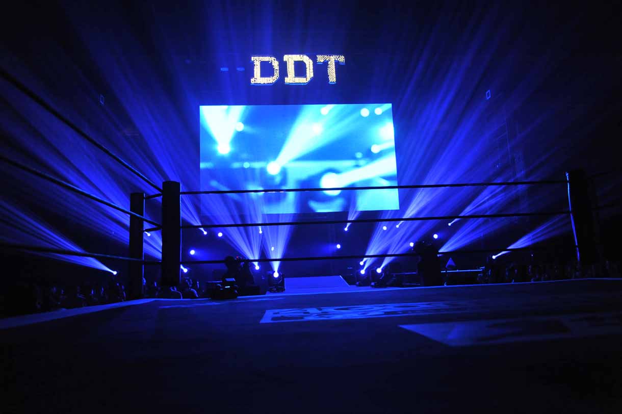 「DDT万博 ～プロレスの進歩と調和～」オープニングの様子。