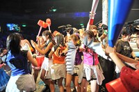 リング下はアイドルたちで大混乱状態に。