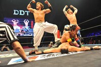 高木三四郎を他の3人でフォールし試合終了。