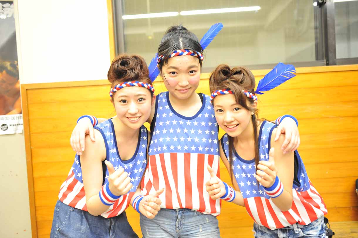 左から山木綾乃、伊藤麻希、高木悠未。