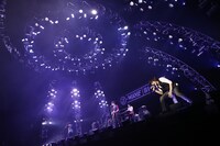 flumpoolのアクトの様子。