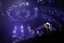 flumpoolのアクトの様子。