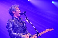 8月17日の「KIKKAWA KOJI LIVE 2013 SAMURAI ROCK BEGINNING」日本武道館公演での吉川晃司。