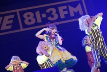 きゃりーぱみゅぱみゅのアクトの様子。