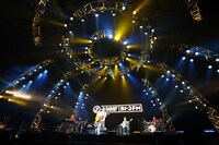 秦基博のアクトの様子。