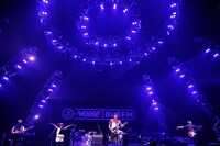 KREVAのアクトの様子。