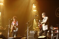 スガシカオ（写真左）と井上陽水（右）。