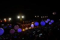 BUMP OF CHICKENが8月9日に千葉・QVCマリンフィールドで行ったスタジアムライブの様子。（撮影：TEPPEI）