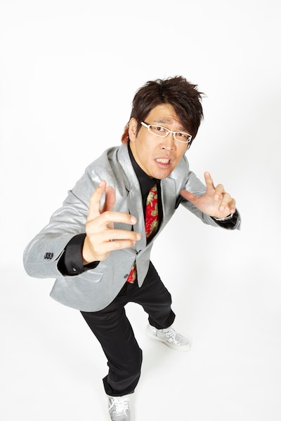 「SCANDAL IN THE HOUSE」のプロデュースを手掛けた古坂大魔王。