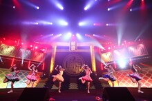 8月18日「チームしゃちほこサマーフェスティバル～略して“しゃちサマ♪”～これでいいのだ！」より「OEOEO」初披露シーン。