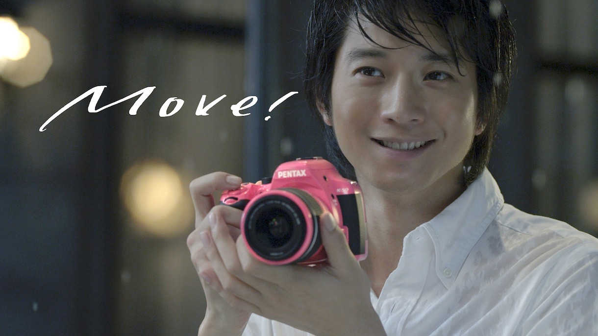 「PENTAX K-50」の新CM「ストリートライブ編」のワンシーン。