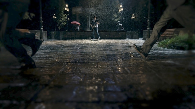 「PENTAX K-50」の新CM「ストリートライブ編」のワンシーン。