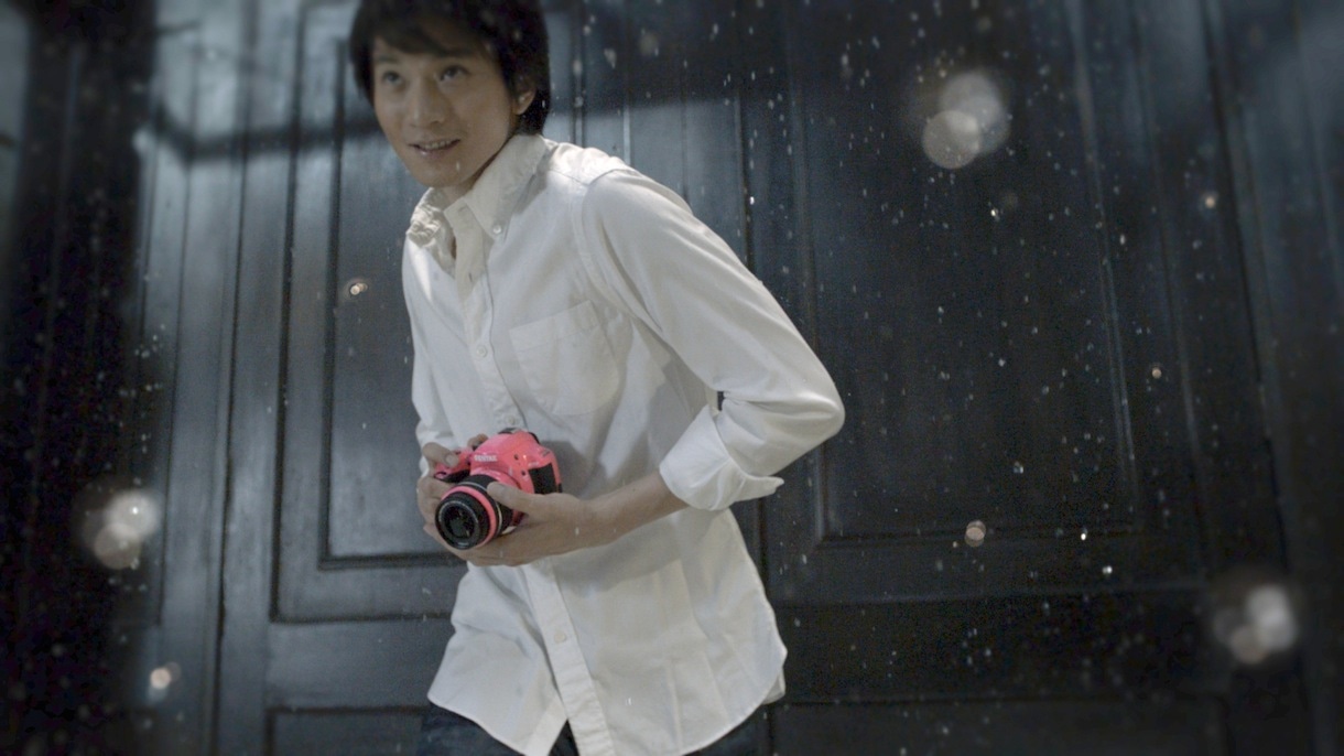 「PENTAX K-50」の新CM「ストリートライブ編」のワンシーン。