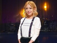 西野カナ「涙色」収録時のオフショット。