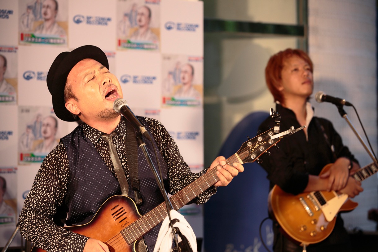 「推定無罪～マキタスポーツ公開裁判フリーライブ～ 第一回公判」の様子。