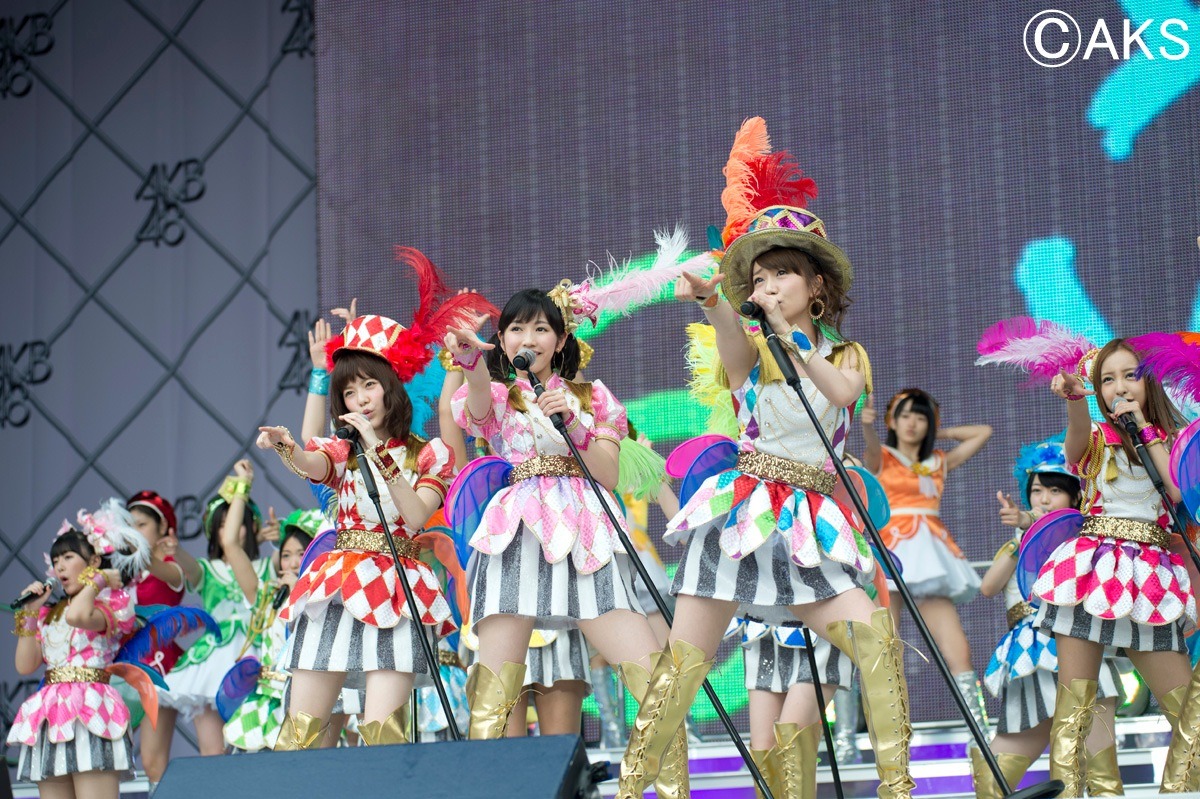 「AKB48スーパーフェスティバル ～ 日産スタジアム、小（ち）っちぇっ! 小（ち）っちゃくないし!! ～」の様子。