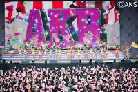 「AKB48スーパーフェスティバル ～ 日産スタジアム、小（ち）っちぇっ! 小（ち）っちゃくないし!! ～」の様子。