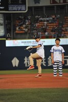 投球中の後藤正文。