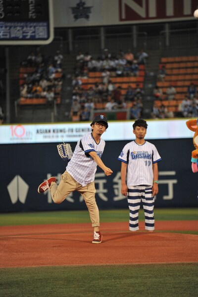 好球を披露した後藤正文。