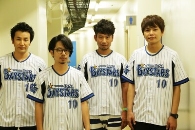 横浜DeNAベイスターズのユニフォームに身を包んだASIAN KUNG-FU GENERATIONのメンバー。（Photo by MITCH IKEDA）