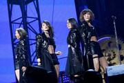 「Blue rose」を歌唱する近野莉菜、秋元才加、倉持明日香、宮澤佐江（左から）。
