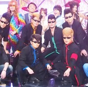 収録終了後の記念撮影の様子。