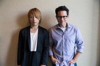 左から中田ヤスタカ（CAPSULE）、J.J.エイブラムス監督。