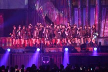 AKB48研究生による「ダルイカンジ」歌唱の様子。 (c)AKS