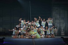 指原莉乃による「それでも好きだよ」歌唱時にバックダンサーとして登場したHKT48メンバー。 (c)AKS